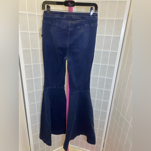 NWT Free People Maddox Denim Super Flare Bell Botto - Picture 7 of 9